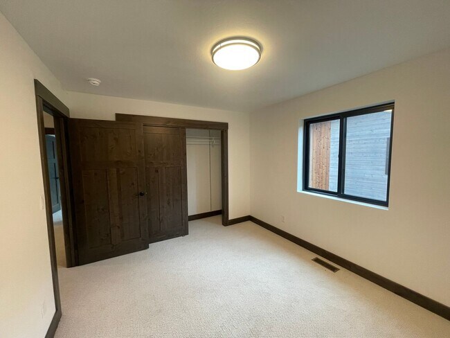 Building Photo - Brand New Three Story Whitefish Townhouse