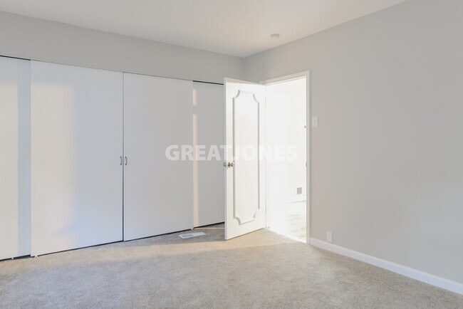 Building Photo - 2220 Gaebler Ave