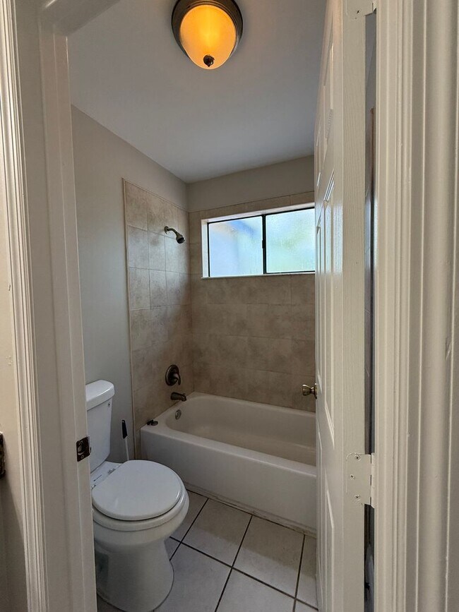 Building Photo - 2/2 Town Home in Casselberry