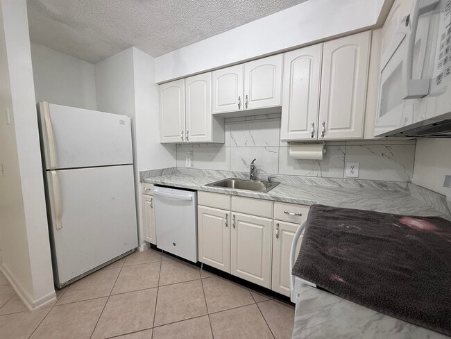 Building Photo - 3642 Rosewood St