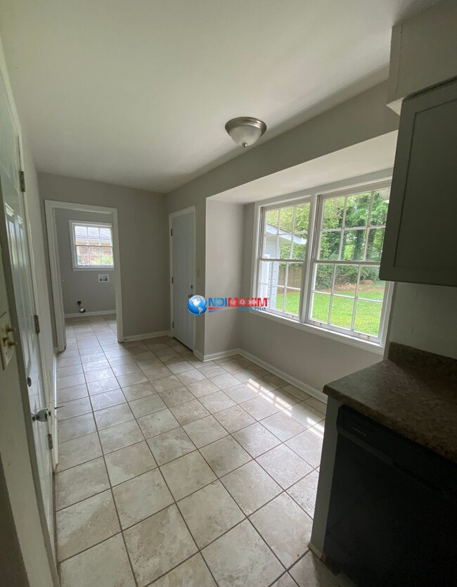 Building Photo - Nice 3-bedroom ranch in Stone Mountain