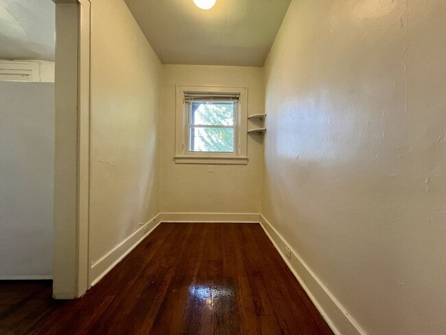 Building Photo - Beautiful One Bedroom in Oakland! Equipped...