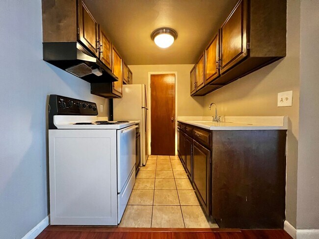 Building Photo - Robertson1005 (KC-JF)