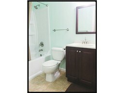 Building Photo - Stunning Remodeled 3 Bed / 1.75 Bath Priva...