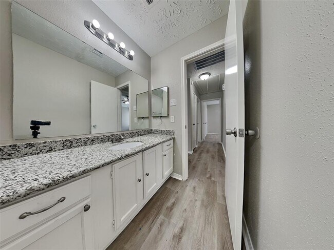 Building Photo - 15243 Bedford Glen Dr