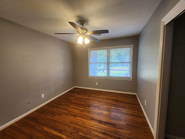 Building Photo - 3 Bedroom 2 Bath home in North Columbus