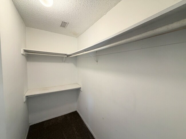 Building Photo - 1360 Brook St