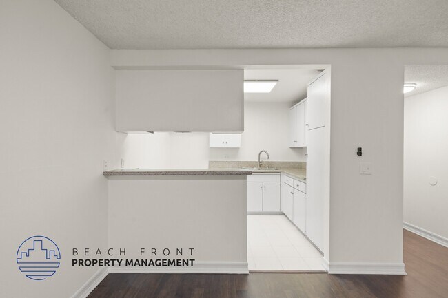 Building Photo - 722 S. Broadway