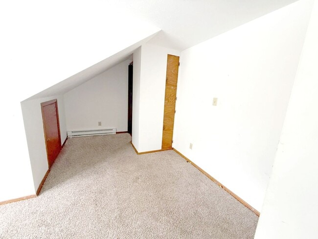 Building Photo - 4 BED 1 BATH BEAUTIFUL SINGLE FAMILY HOME ...