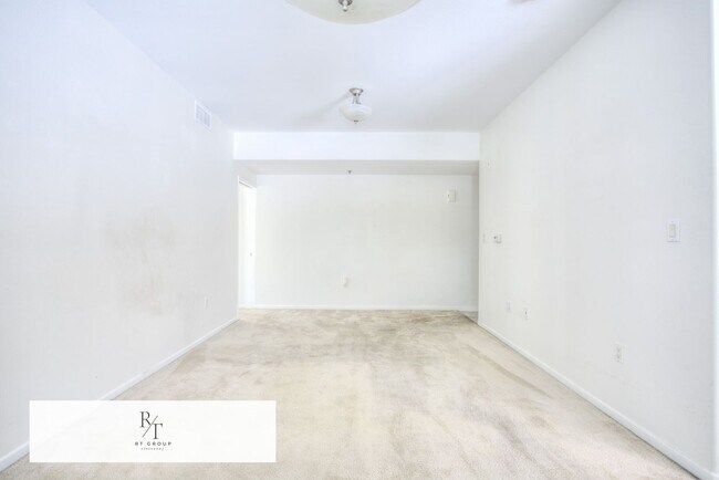 Building Photo - Luxurious Modern Condo in Alhambra