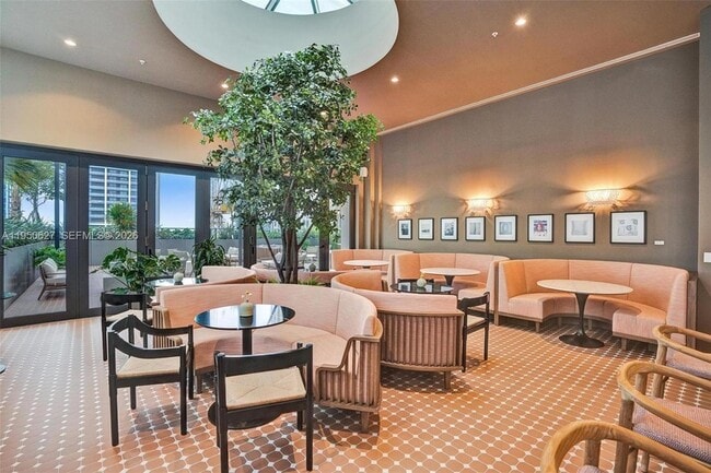 Building Photo - 11 NE 6th St