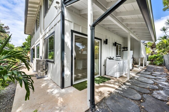 Building Photo - BK-1523