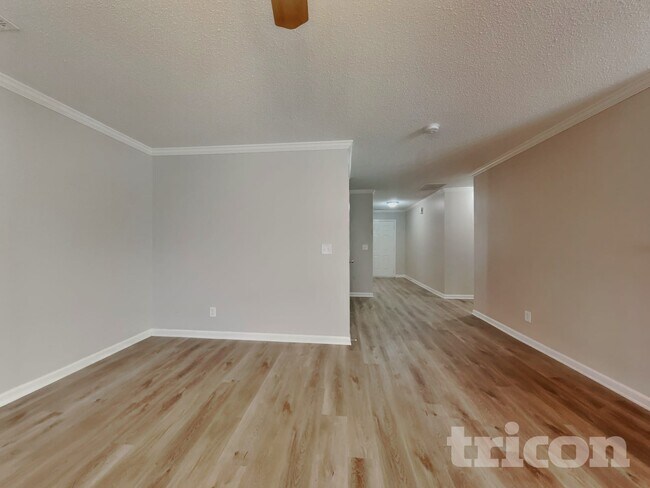 Building Photo - 6231 Creekbrooke Ct