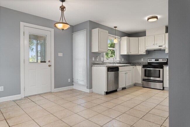 Building Photo - 918 Old Zebulon Rd