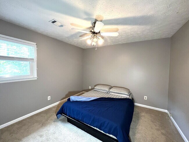 Building Photo - 3324 Devaughn Dr