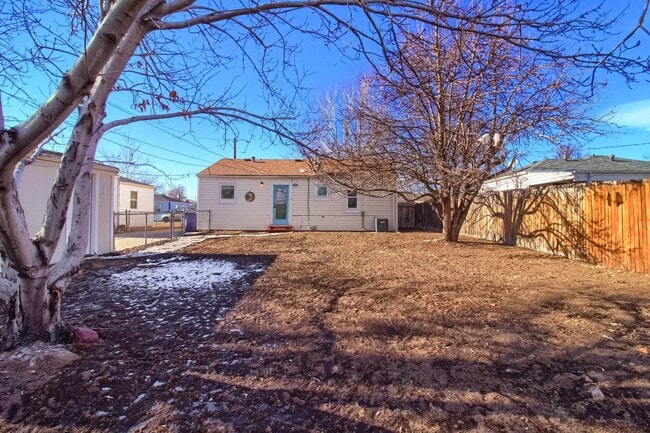 Building Photo - Modern Elegance in Denver: Recently Renovated 2BR/1BA Gem with Detached Garage and Fenced Yard!