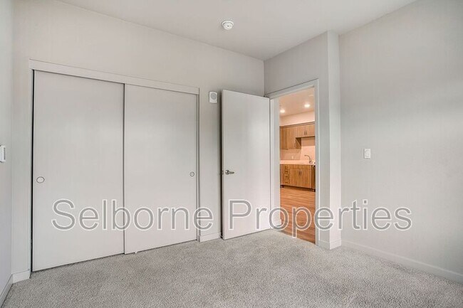 Building Photo - 5239 Claremont Ave