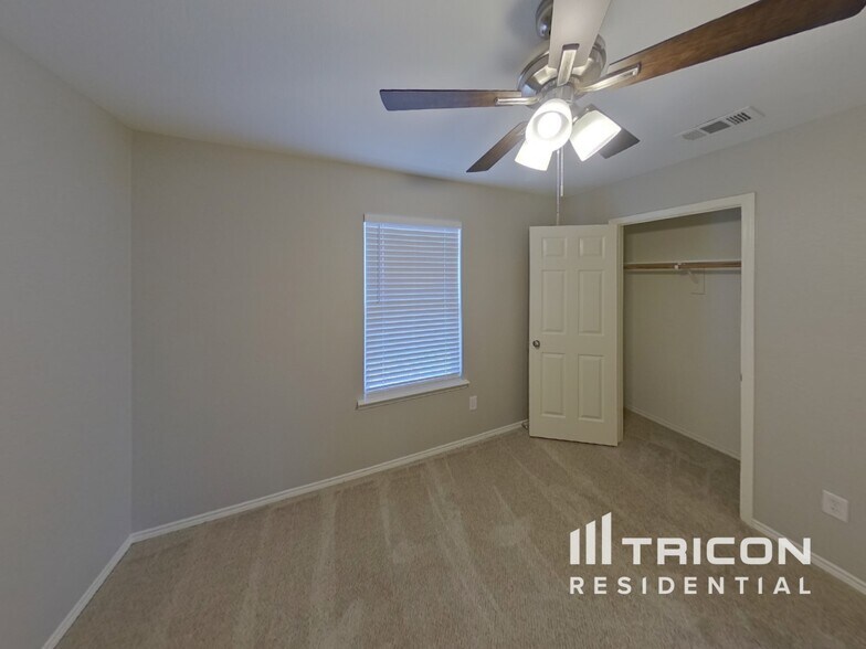 Building Photo - 716 Sequoia Dr