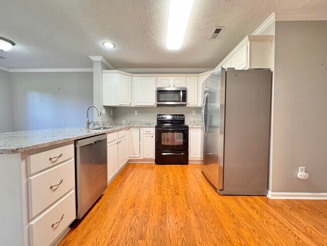 Building Photo - 580 Wellington Gardens Dr