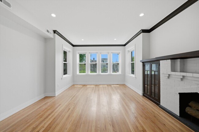 Building Photo - 3244 W 62nd Pl
