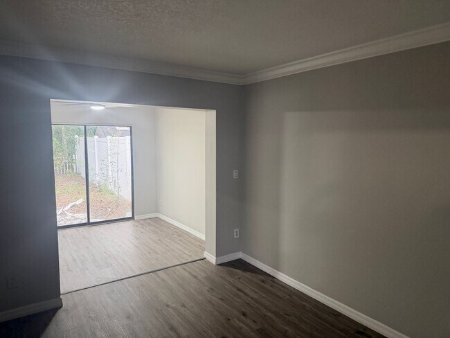 Building Photo - Completely Renovated 3/2 Located in Quiet Palm Harbor Community