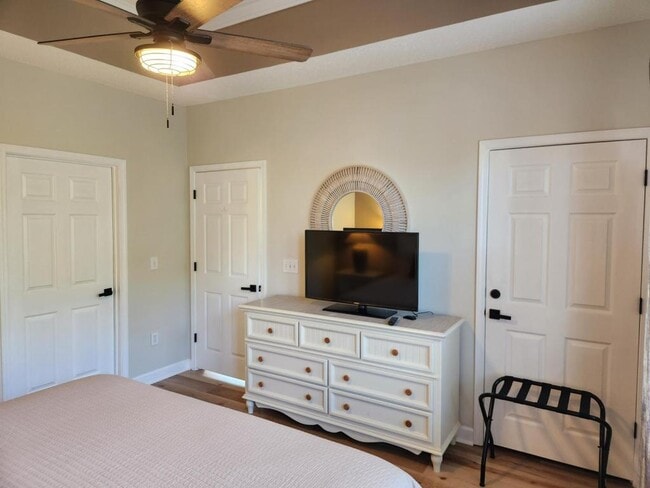 Building Photo - 6015 Catalina Dr