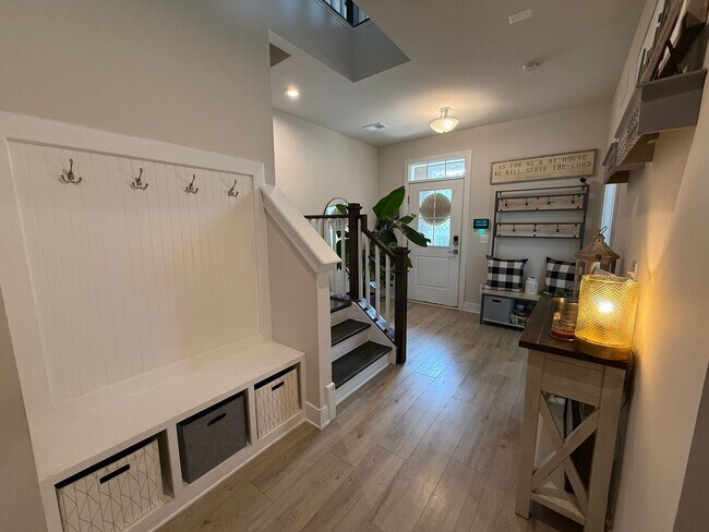 Building Photo - Gorgeous Potomac Shores End Unit Townhome