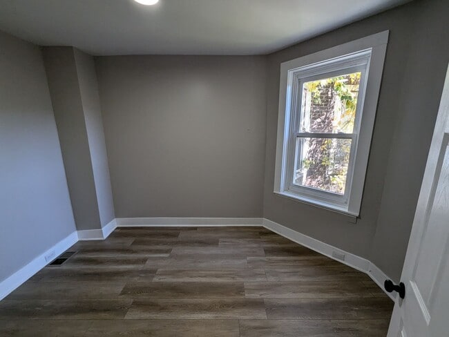 Building Photo - Gorgeous Home - Carroll Park