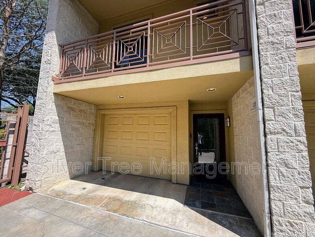 Building Photo - 3204 Wycliff Ave