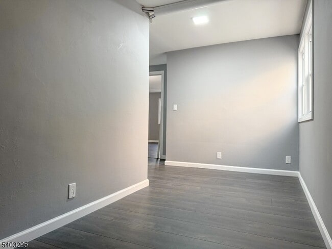 Building Photo - 90 E 9th St