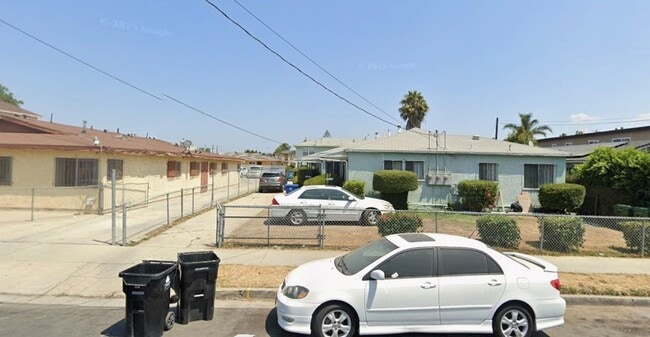 Building Photo - 537 W Colden Ave