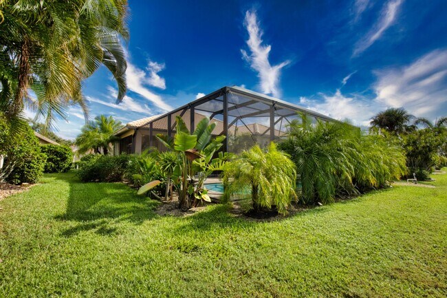 Building Photo - Seasonal Short-Term Single Family Pool Home in Pelican Pointe Golf & Country Club!