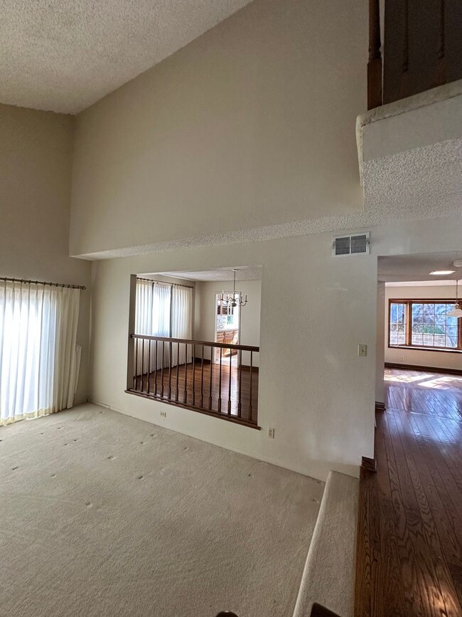 Building Photo - Almaden Home, great area, ready for move in!