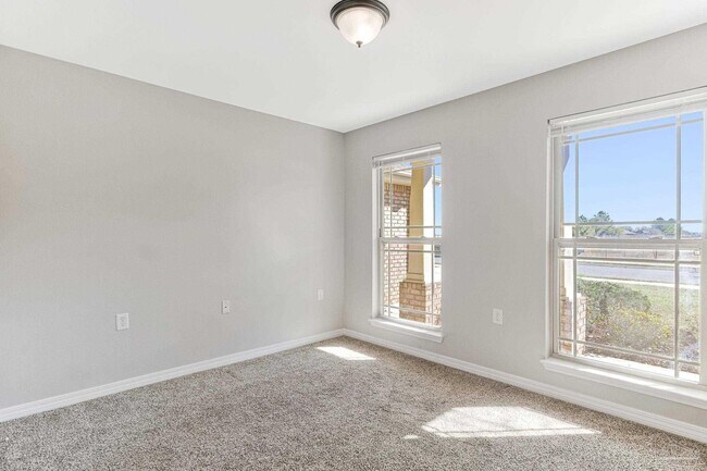 Building Photo - 5441 Pescara Dr