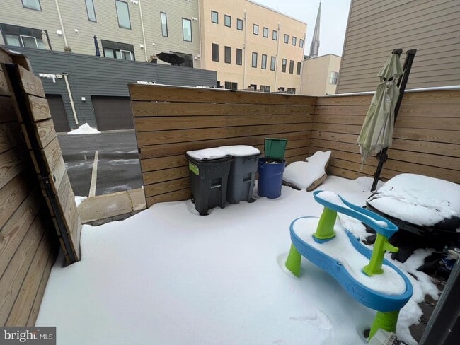 Building Photo - 423 Wallace St