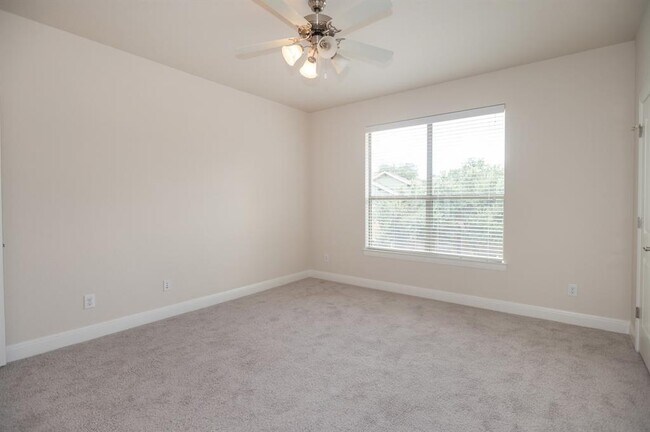 Building Photo - 6708 Menchaca Rd