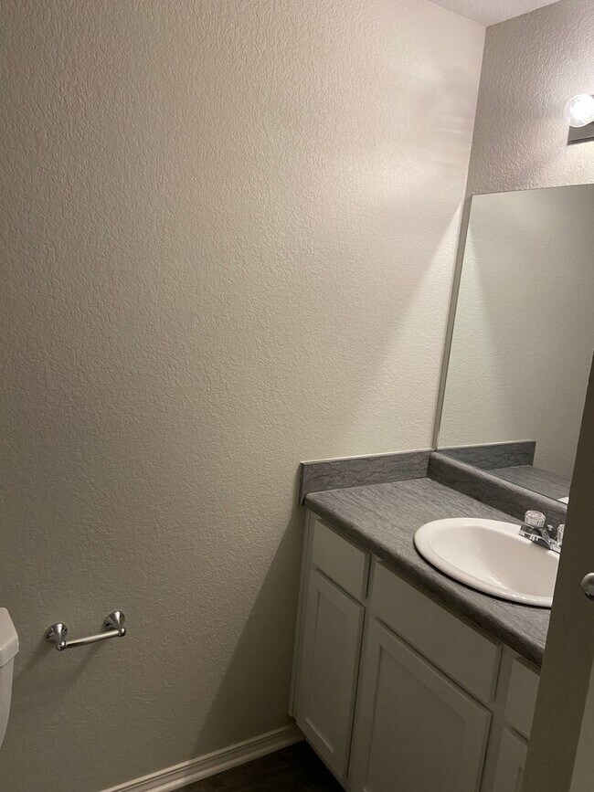 Building Photo - Pre-Leasing Now! Modern Three Bedroom | Two Bath Home in Conrad Court