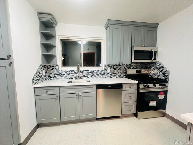 Building Photo - 1003 Rottkamp St