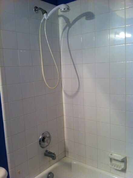 Building Photo - 2215 Sumac Dr