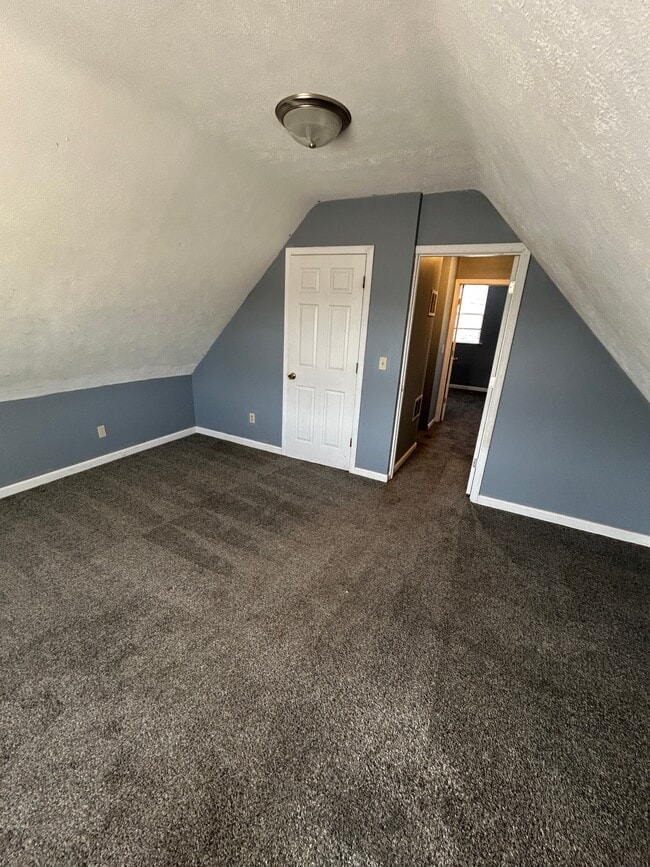 Building Photo - 101 W 1st St