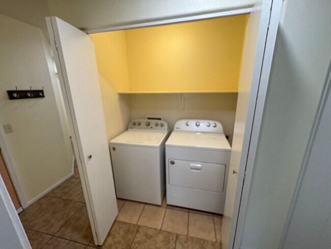 Building Photo - 4 bedroom two bath close to Cienega High S...