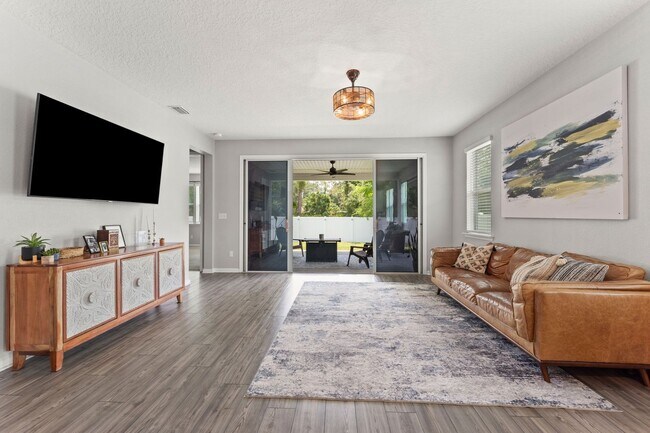Building Photo - Serenity in Green Cove Springs!