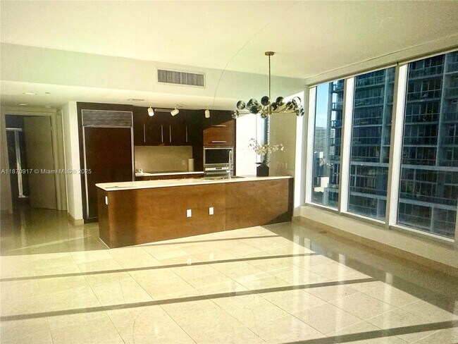 Building Photo - 475 Brickell Ave
