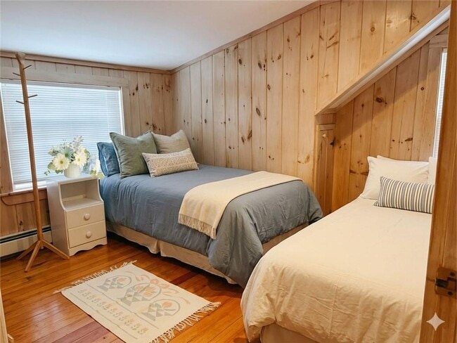 Building Photo - 140 Treasure Rd