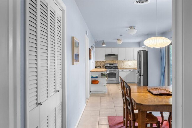 Building Photo - 6713 Haney Dr