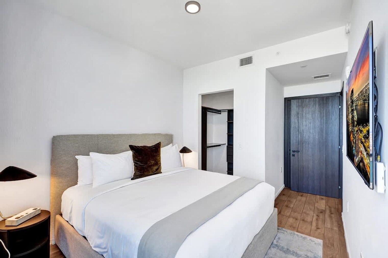 Building Photo - 398 NE 5th St