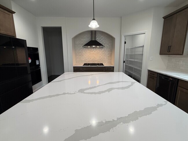 Building Photo - 156 Far Meadow Dr