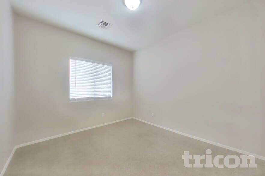 Building Photo - 14621 W Ventura St