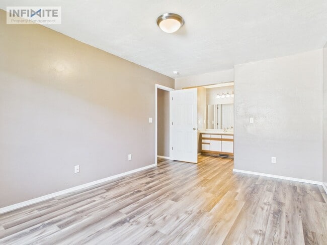 Building Photo - 2 Bedroom | 2 Bathroom Condo Single-Level Lower-Level Living