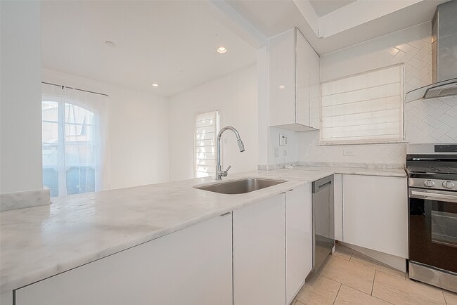 Building Photo - 161 Sage Rd